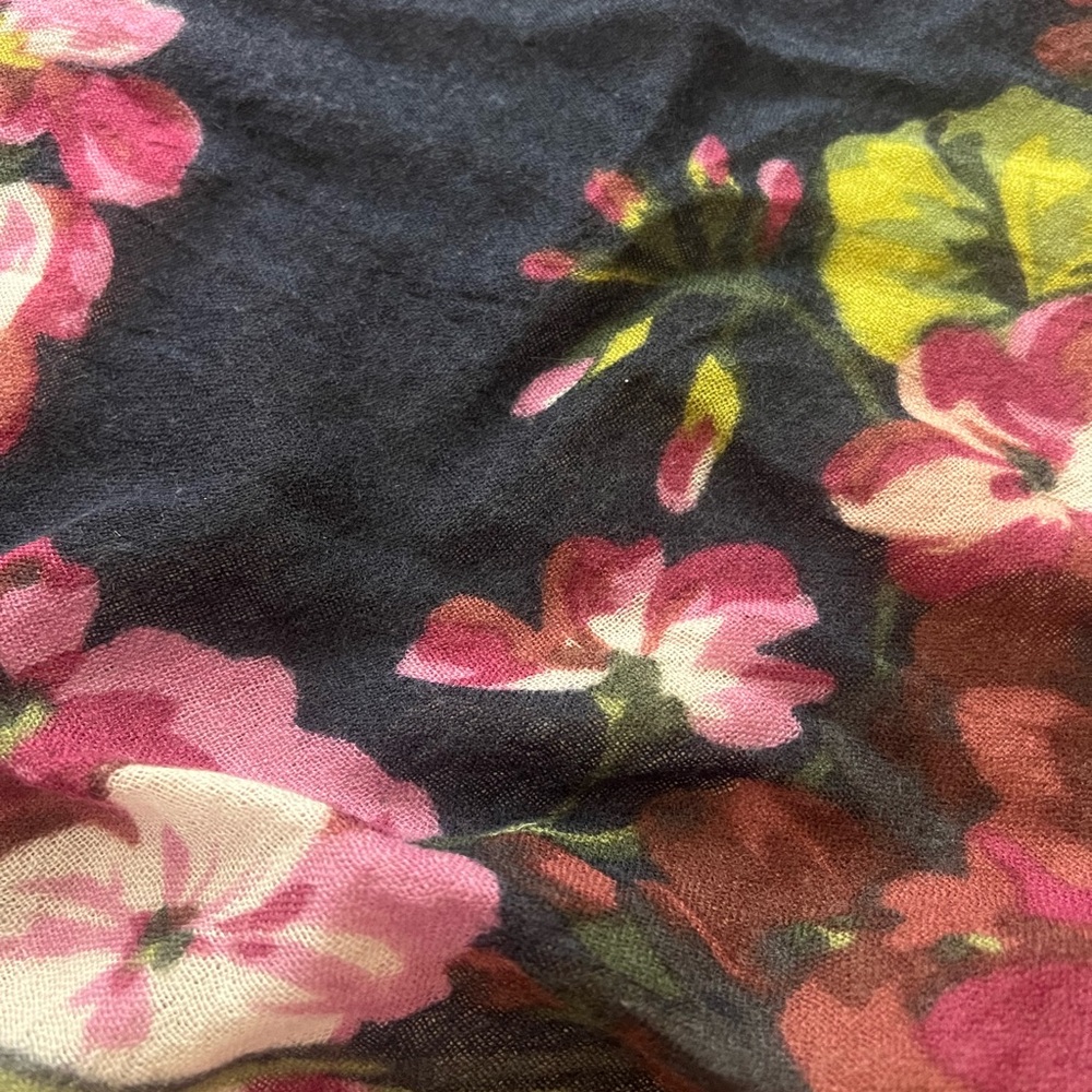Very large cashmere shawl great condition - Picture 4 of 5